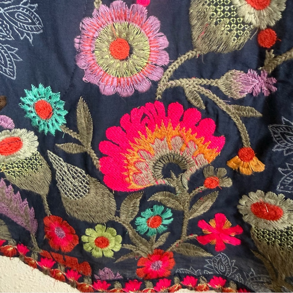 Soft Surroundings Embroidered Bohemian Paraiso Tunic Top Floral Navy Sz Small - Picture 6 of 8